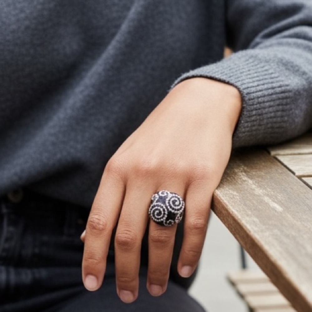 Art Deco Elegant Rhinestone Black & Silver Swirl Stretchy Cocktail Ring Size O/S